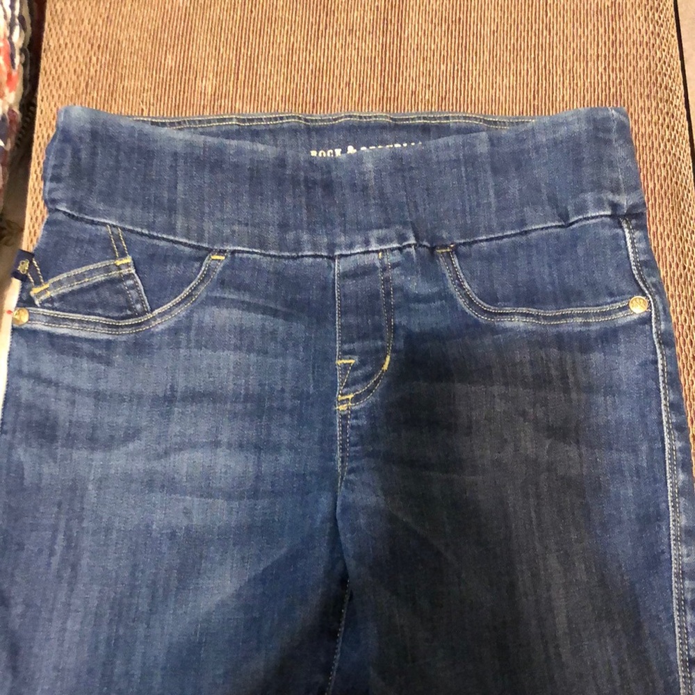 Rock and republic cropped pull on jeans